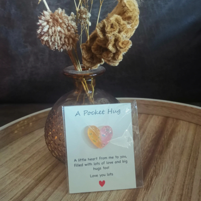 Pocket hug hartje geel/roze