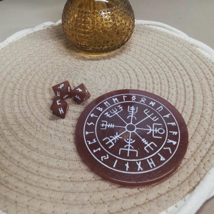 Runeplaat met 3 runestenen